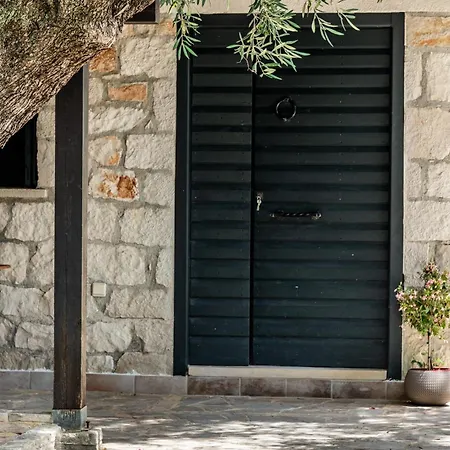 Apartment οrama - 5 Stone View Close To The Castle At Bohali Hill *